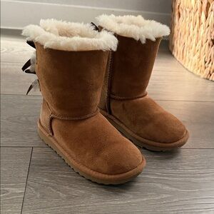 Girls UGG Tan Suede Boots with Cream Fur and Bows